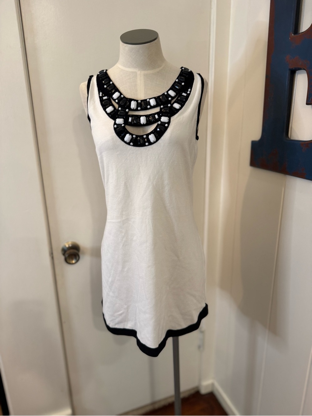 Belldini White knit Tunic Top  with Black Beaded Collar  Sz M NWT